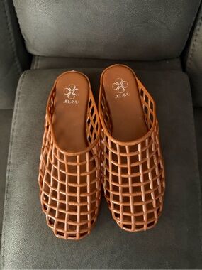 BRAND NEW Women's Brown Woven Slip-On Flats